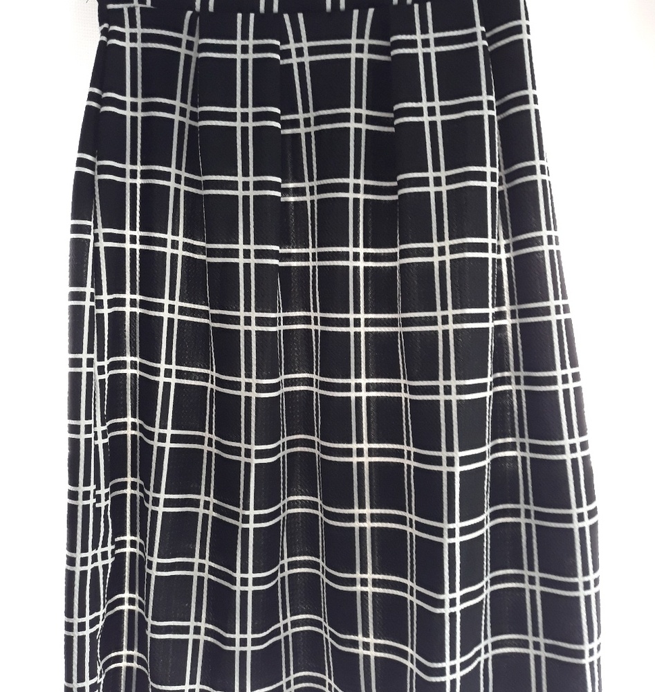 Black and white cute skirt!